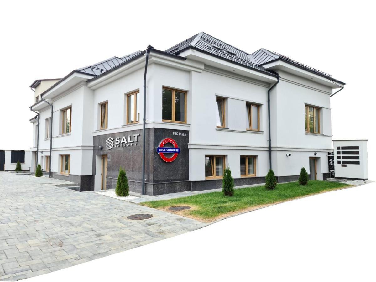 English House Bistrita  Bagian luar foto
