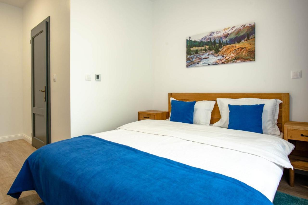 English House Bistrita  Bagian luar foto