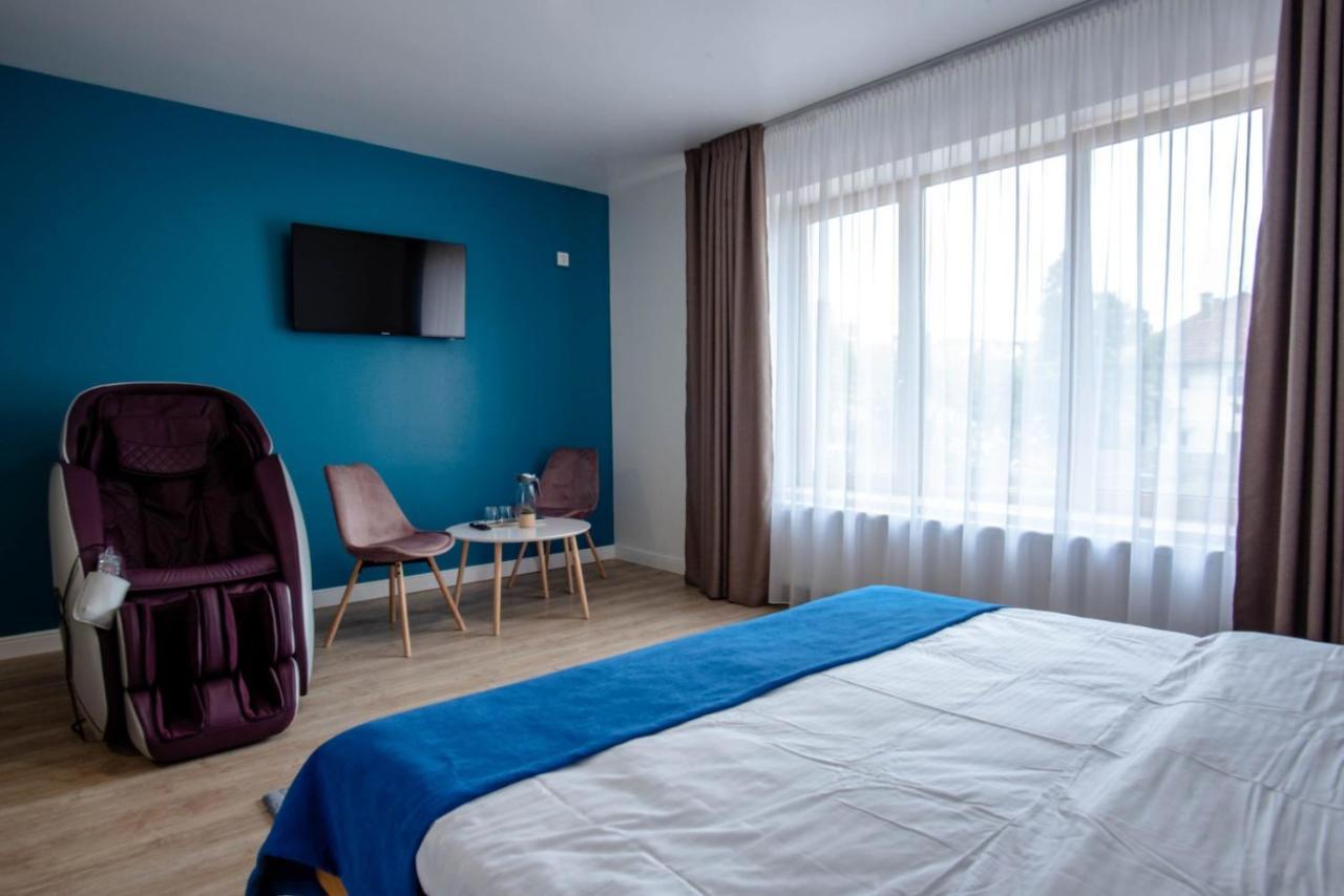 English House Bistrita  Bagian luar foto