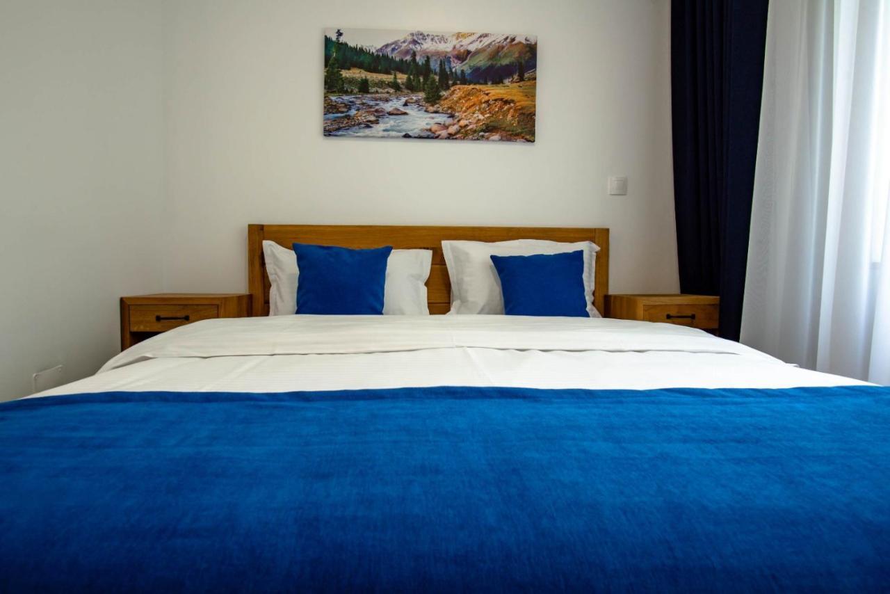 English House Bistrita  Bagian luar foto