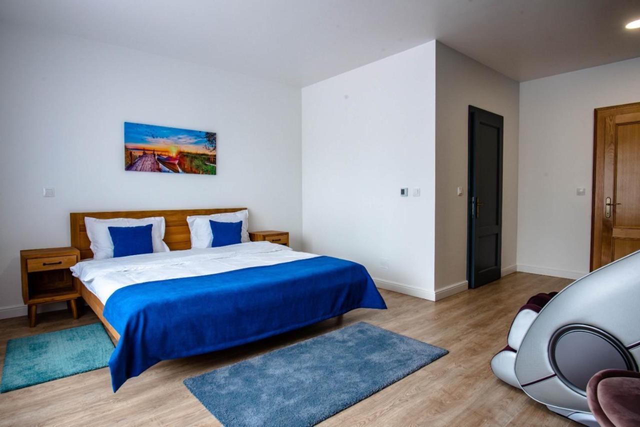 English House Bistrita  Bagian luar foto