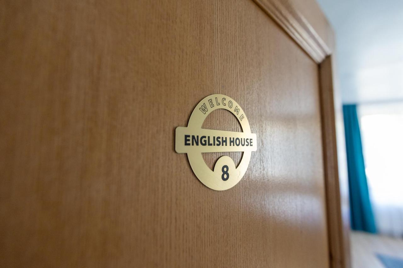 English House Bistrita  Bagian luar foto