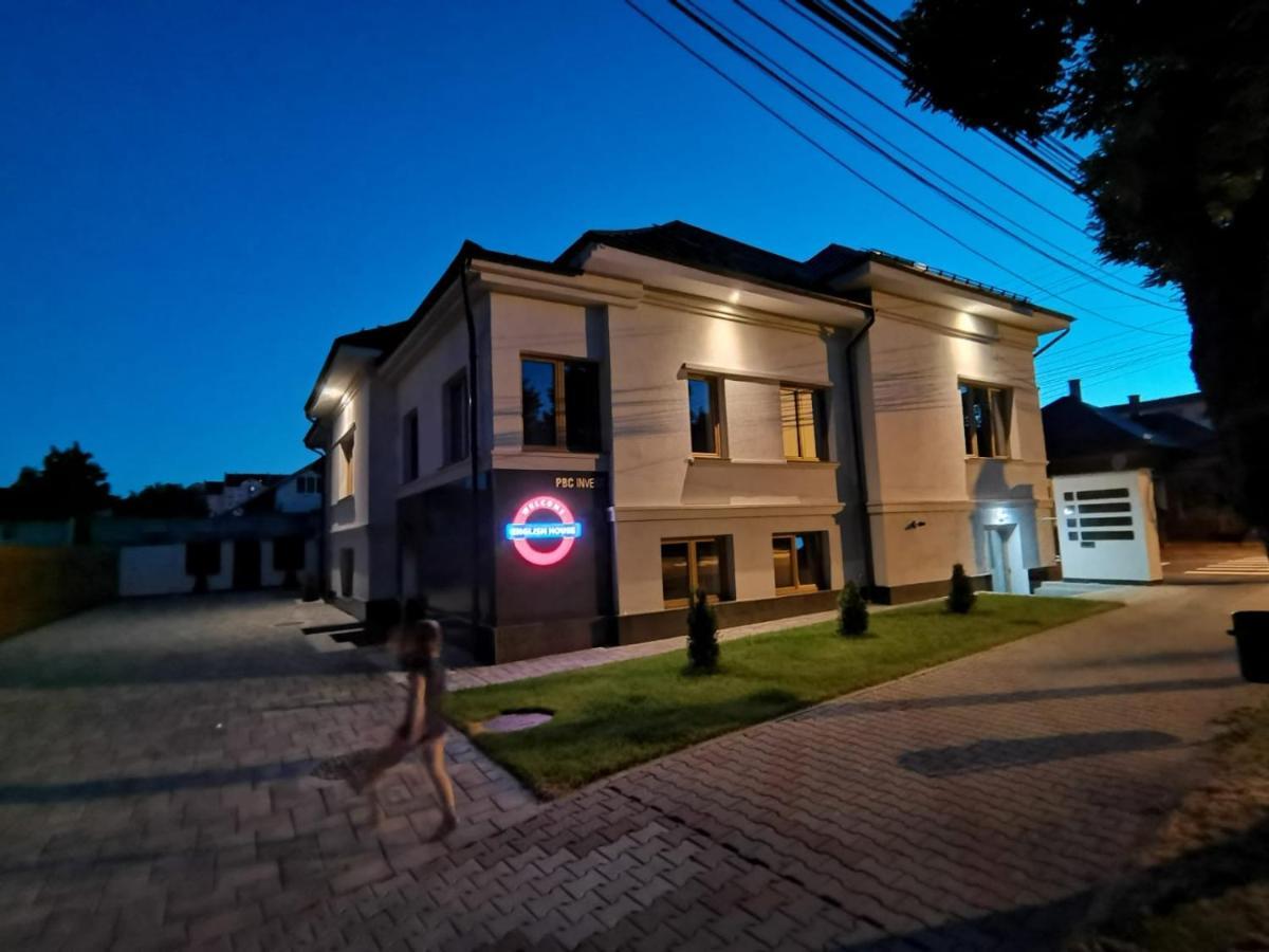 English House Bistrita  Bagian luar foto
