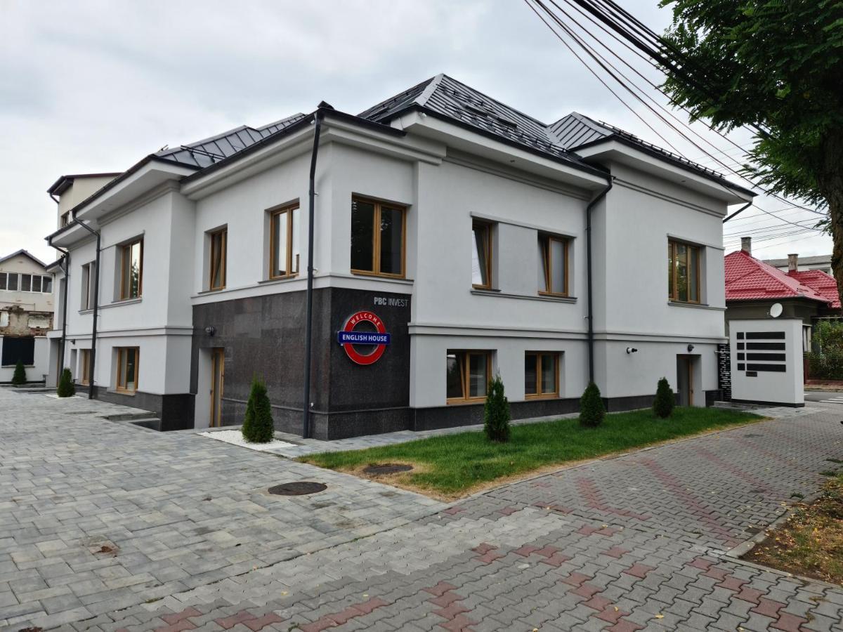 English House Bistrita  Bagian luar foto