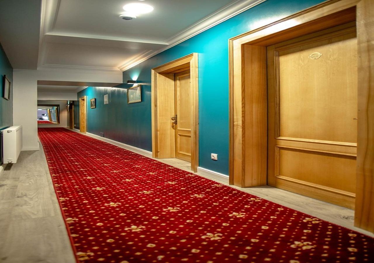 English House Bistrita  Bagian luar foto
