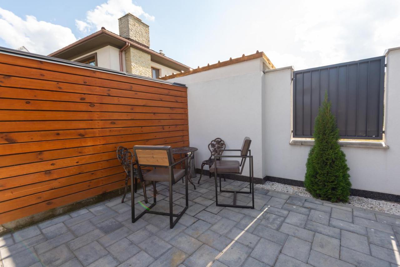 English House Bistrita  Bagian luar foto