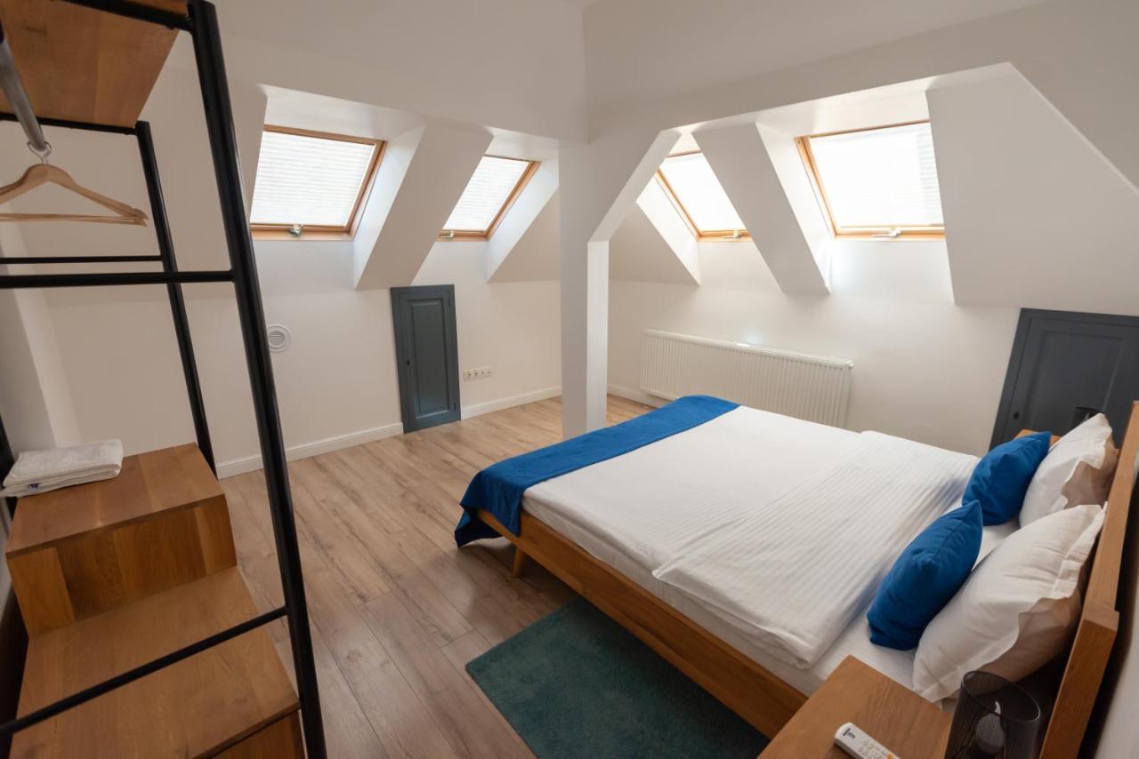 English House Bistrita  Bagian luar foto