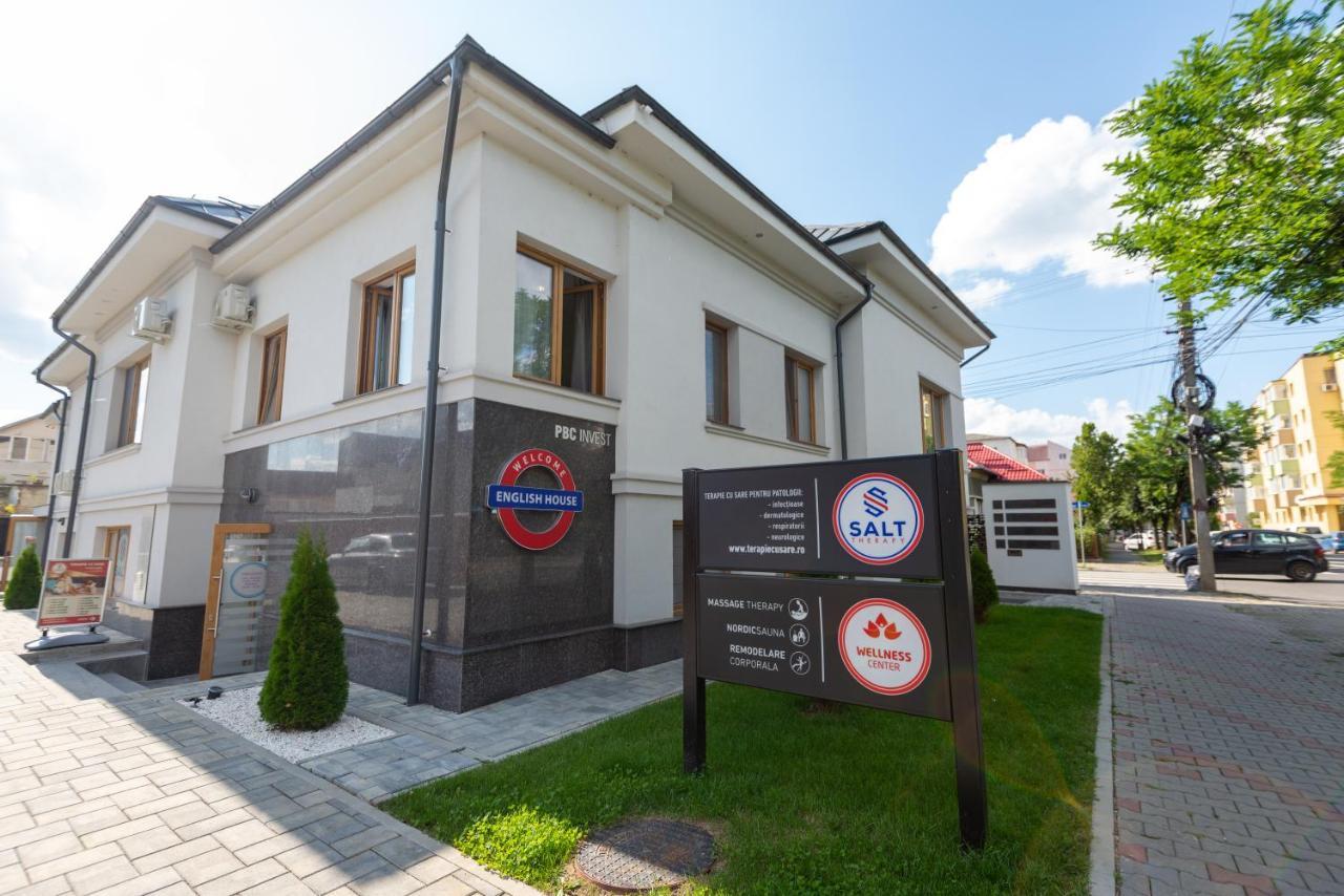English House Bistrita  Bagian luar foto