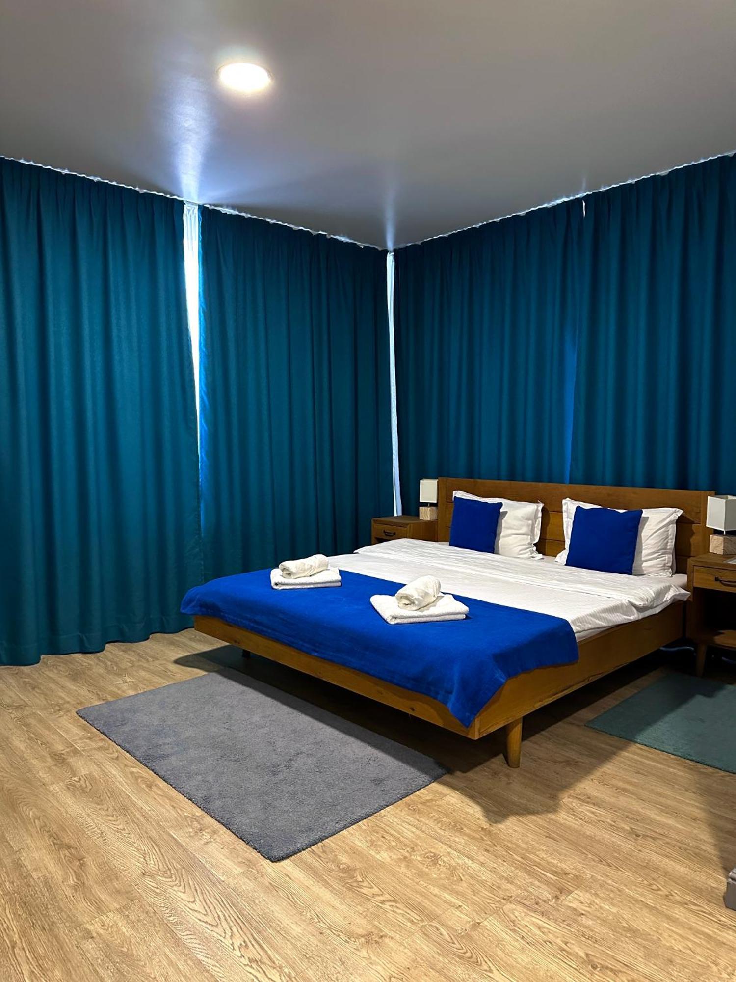 English House Bistrita  Bagian luar foto