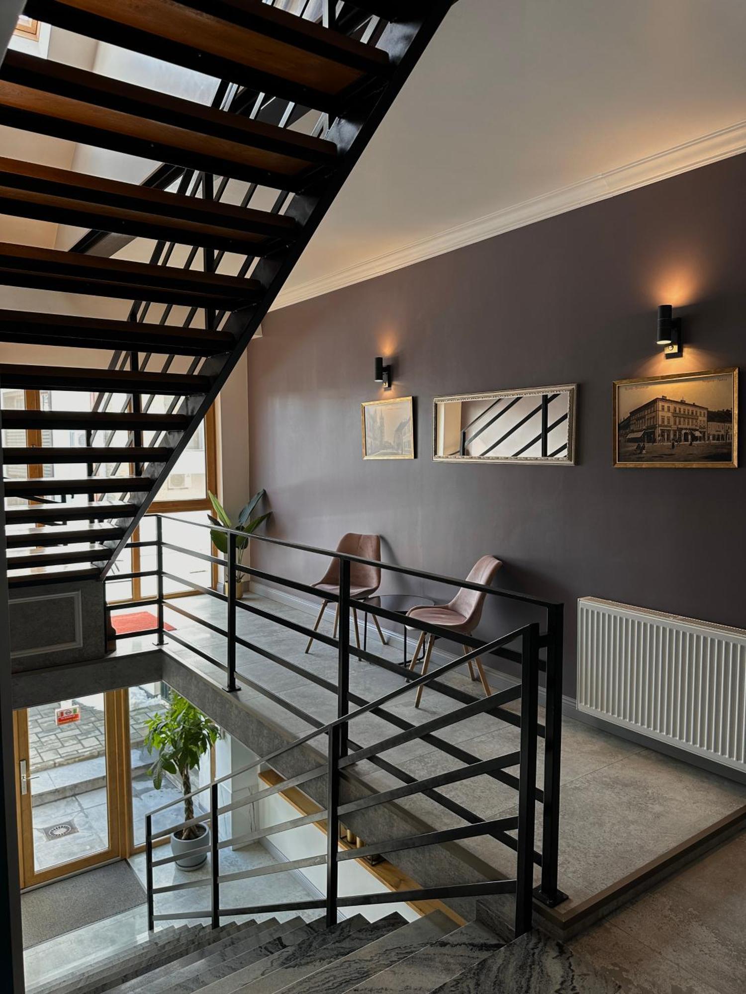 English House Bistrita  Bagian luar foto