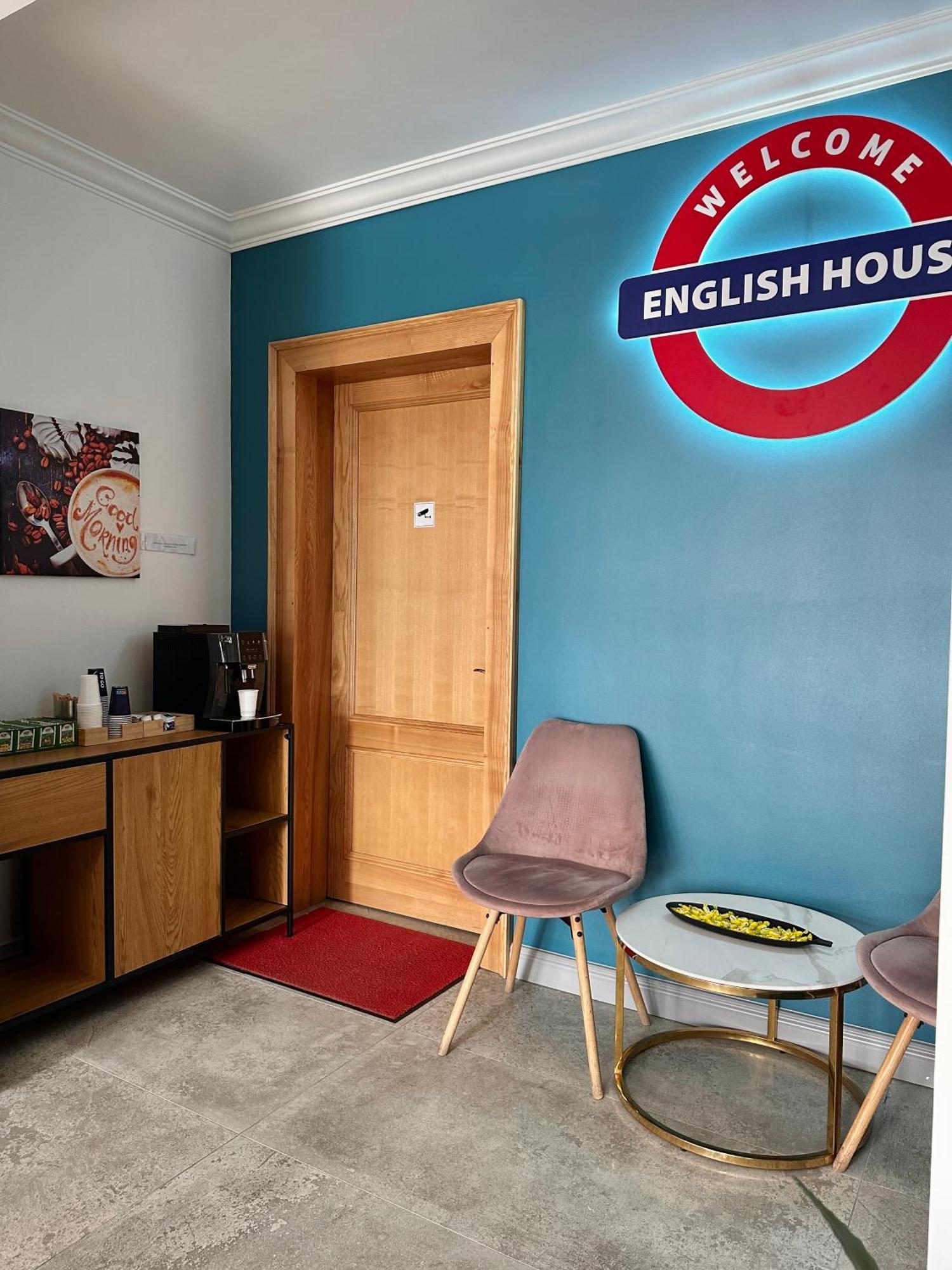 English House Bistrita  Bagian luar foto